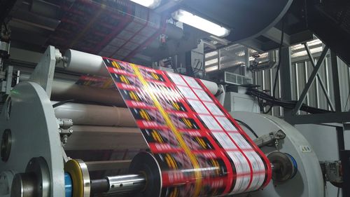 南阳金牛彩印集团幸福感满满,意气风发走在大路上 誓做民族品牌的领航者